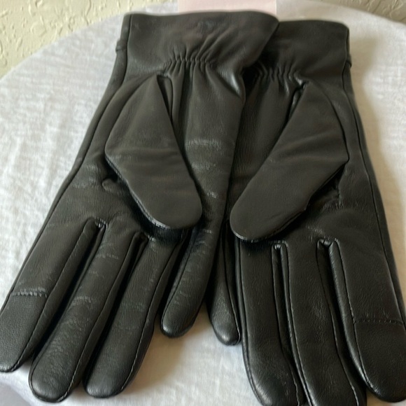 Kate Spade: Black cut out Spade Leather Gloves- Gold Tone- Small - Picture 8 of 16